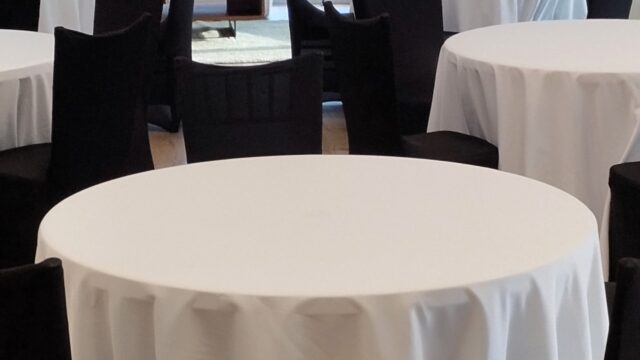 4FT-ROUND-TABLE-WITH-WHITE-LINEN-TIFFANY-CHAIR-WITH-BLACK-SPANDEX-1